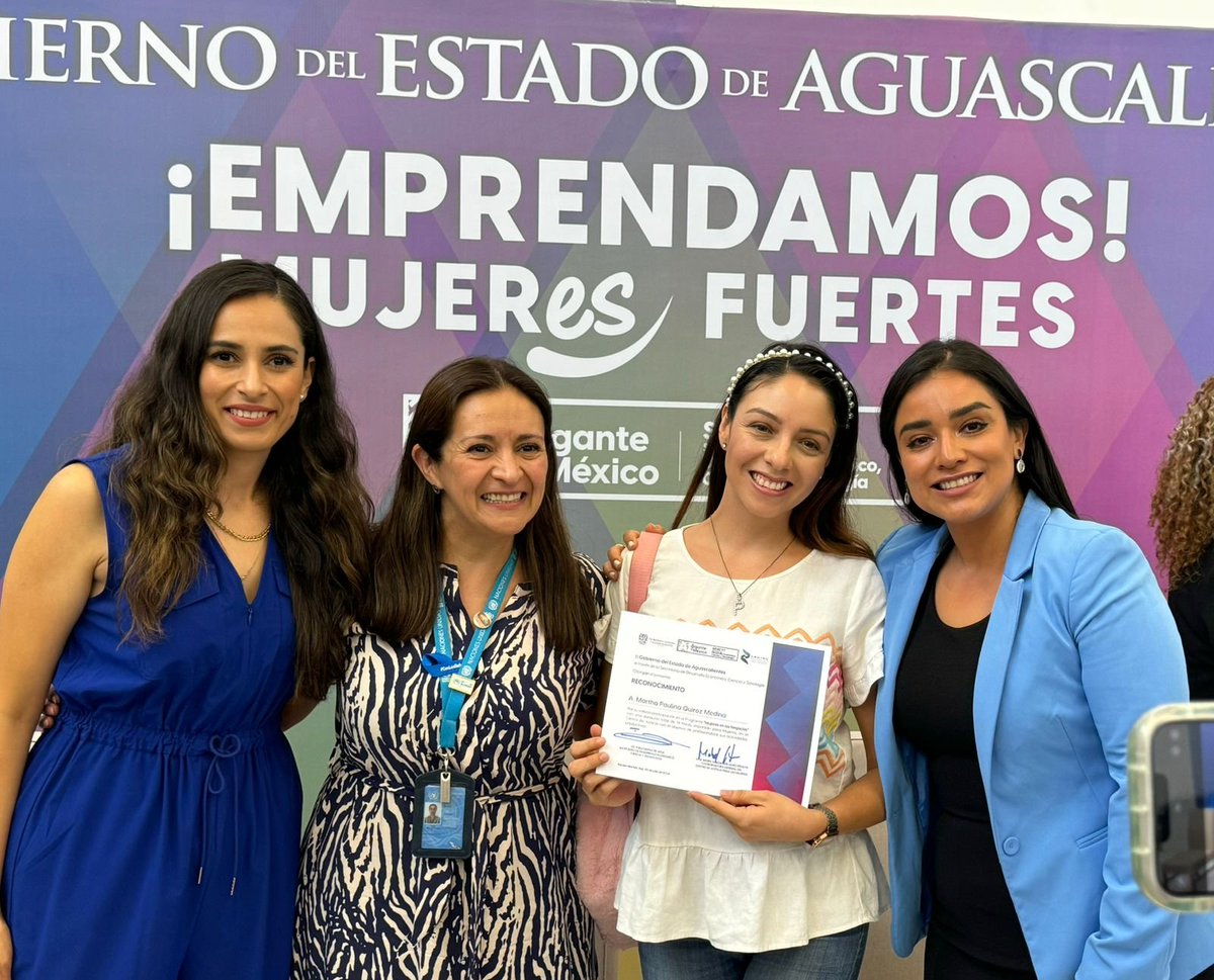 paomonroyf's tweet photo. Me dio muchísimo gusto acompañar a @SEDECYT_Ags y al Centro de Justicia de #Aguascalientes en la entrega de constancias para mujeres valientes y emprendedoras. En conjunto, abriremos oportunidades para mujeres refugiadas que buscan tener una vida digna y libre de violencia. https://t.co/upu2zW5caY