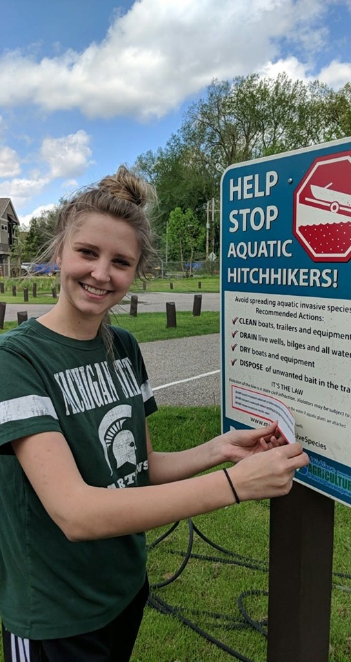 It's crucial for everyone to help protect our lakes from #InvasiveSpecies. 🌊

ICYMI: Over 50 outreach events are happening at boat landings statewide for #AISweek! 🚤

Check out an event and learn how you can make a difference: tinyurl.com/ycypcpep
#NotMiSpecies #GLAISBlitz