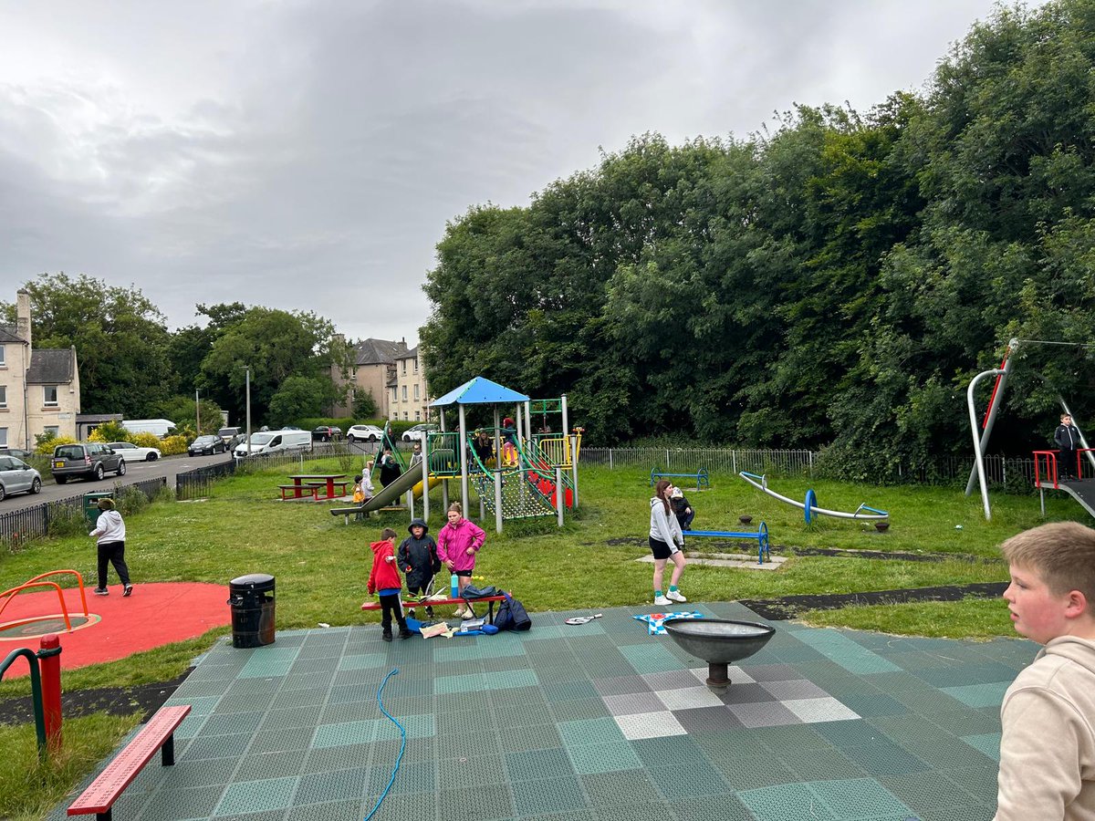 RippleRestalrig's tweet image. Fantastic to see so many young people at the park this evening... joining in with skipping, tennis, football, chalking and more... we hope to see just as many of you next week #sameplacesametime