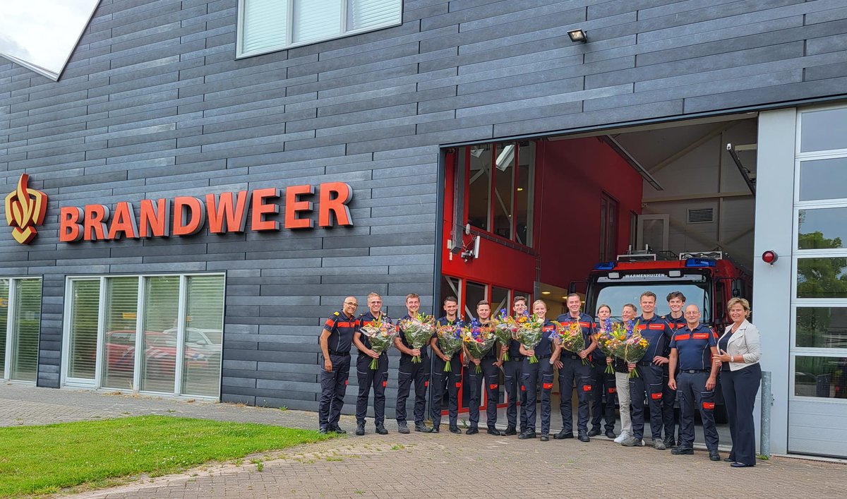 MostaphaNazih's tweet photo. 2 avondbijeenkomsten waarin vrijwilligers van de posten Warmenhuizen, Den Helder-centrum en Julianadorp de ambtseed/-belofte afleggen. Ik had het ook  over de kernwaarden van de VRNHN en het belang van integriteit. 
Van harte gefeliciteerd collega’s 💐en ik ben trots op jullie 🙏🏻 https://t.co/m4CXpnDxHl