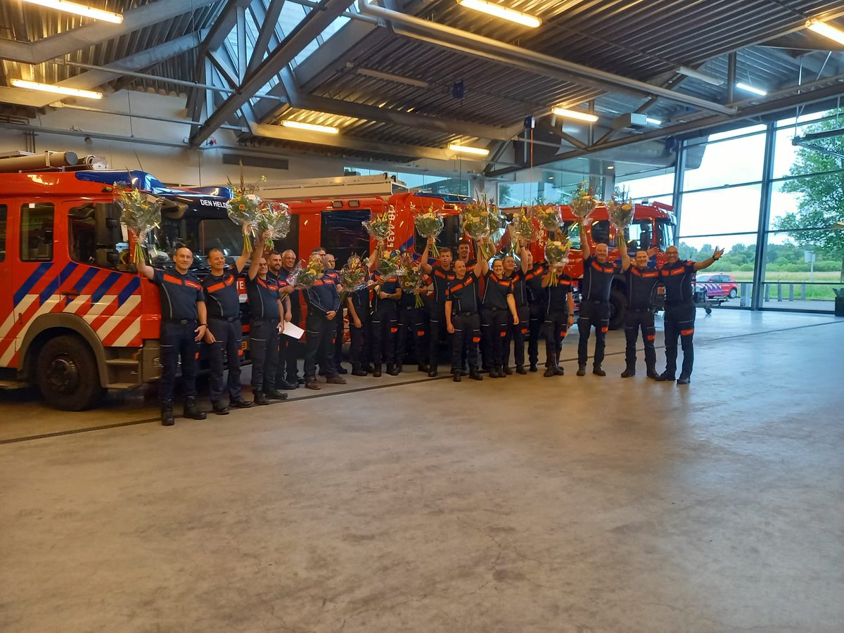 MostaphaNazih's tweet photo. 2 avondbijeenkomsten waarin vrijwilligers van de posten Warmenhuizen, Den Helder-centrum en Julianadorp de ambtseed/-belofte afleggen. Ik had het ook  over de kernwaarden van de VRNHN en het belang van integriteit. 
Van harte gefeliciteerd collega’s 💐en ik ben trots op jullie 🙏🏻 https://t.co/m4CXpnDxHl