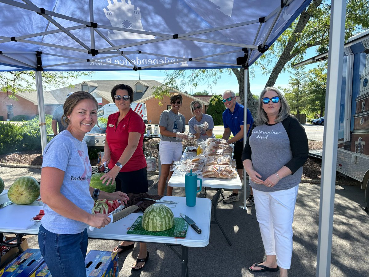 1776Bank's tweet photo. A big thank you to everyone who joined us today at our fantastic Independence Picnic in Shelbyville! It was truly heartwarming to see such a wonderful turnout. We're thrilled to have the opportunity to continue serving and connecting with our amazing community.  #HereForGood https://t.co/4vfgP593Xg