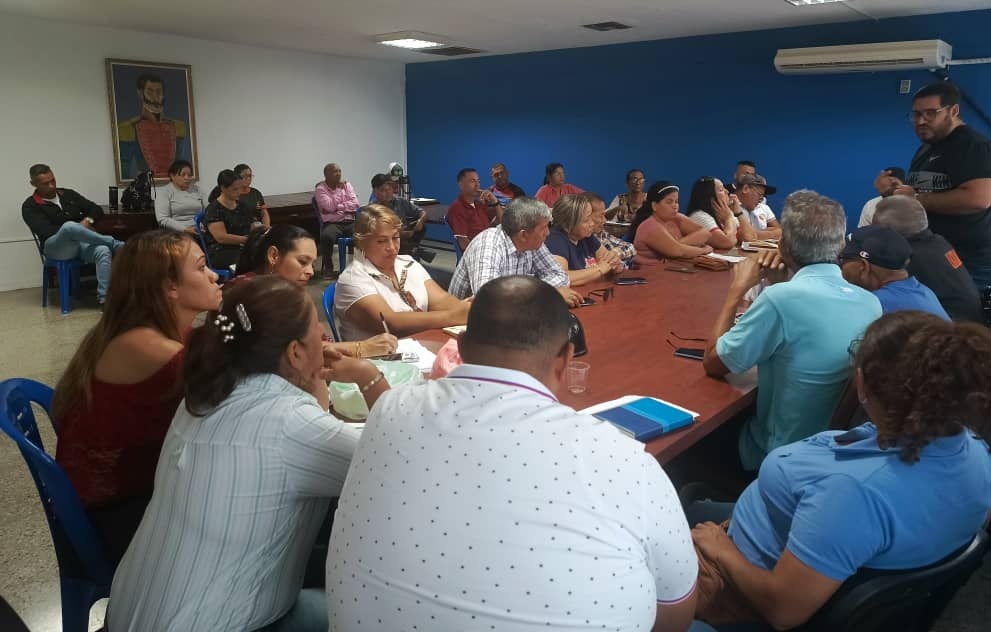 CojedesUNT1's tweet photo. Hoy #2Jul reunión de la Dirección Ejecutiva Regional #Cojedes, Sec. Generales, Sec. Org. y Electoral, con el liderazgo del pdte. @VillanuevaUNT haciendo análisis y evaluación de cada municipio con miras a las elecciones presidenciales.

Unidad y voto por @EdmundoGU
#SomosUNT https://t.co/ZNjplZkadS