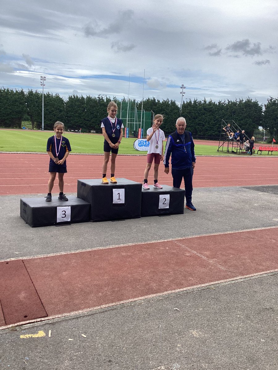 Congratulations to our silver medalists from tonight’s Town Sports! Well done Isabelle 🥈 for the 200m, Lacey 🥈for the 150m, Oliver 🥈for the 150m and to the girls Y3/4 relay team! 🥈