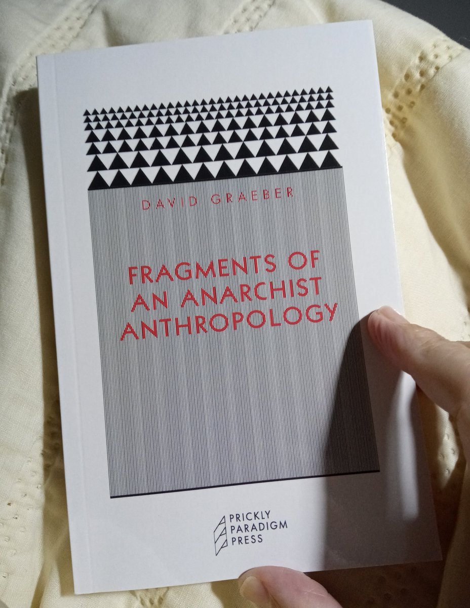 Leí este librito espléndido del gran <a href="/davidgraeber/">David Graeber</a> "Fragments of an Anarchist Anthropology" - con su inteligencia, ingenio y humor de siempre, proponiendo una especie de epistemología para el antiautoritarismo, la diversidad y la democracia radical. Lo recomendó mi amigo Saseta