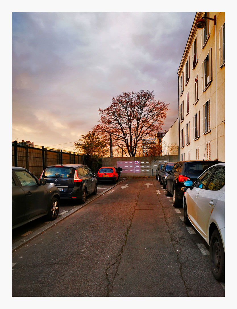 La cité de la Chapelle, #paris18 débute rue Marx-Dormoy et se termine au passage Ruelle.
⤵️