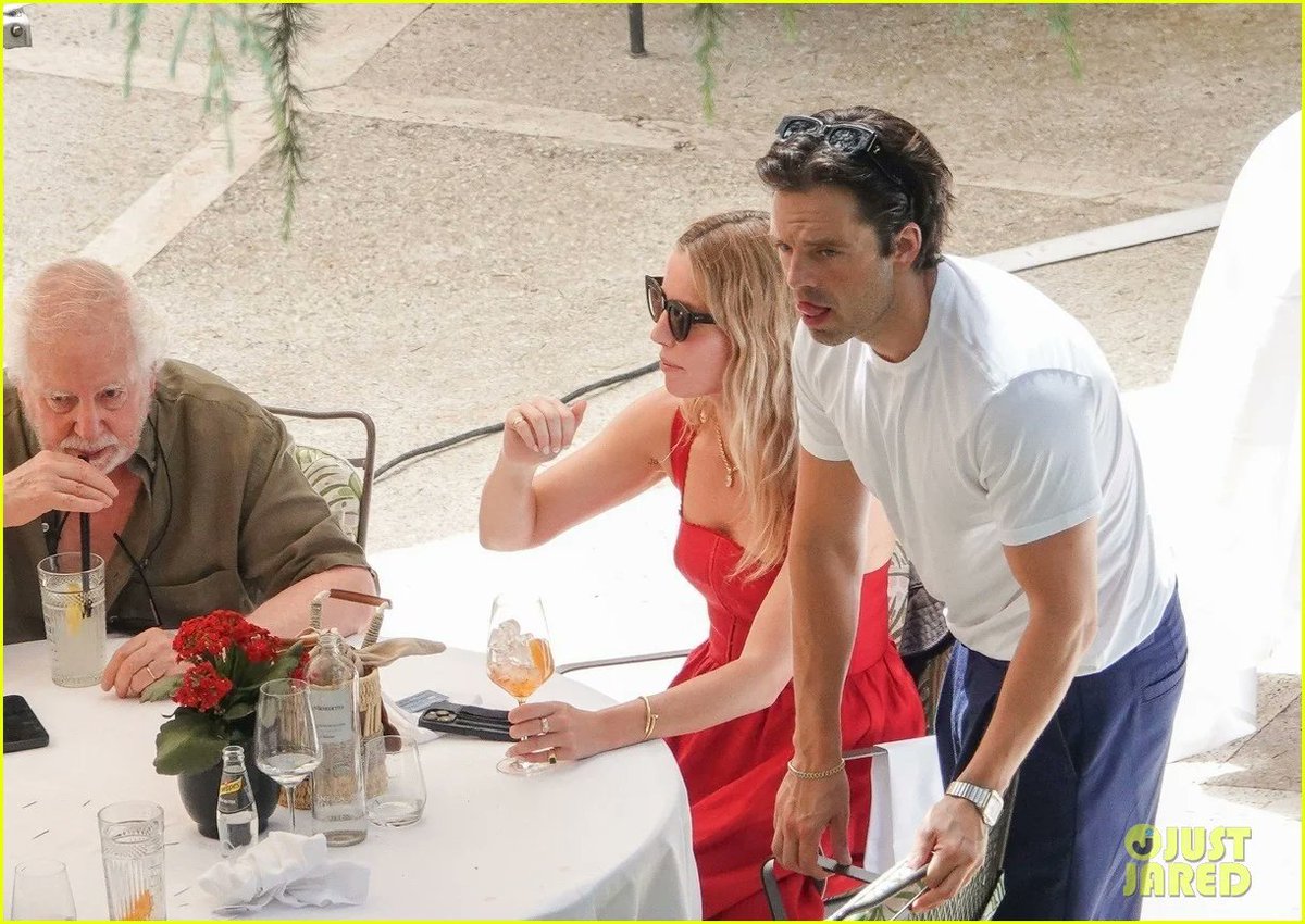 hourlyseb's tweet photo. more of Sebastian Stan and Annabelle Wallis with her parents in Rome! 🇮🇹🤌🏽✨ https://t.co/kk7LzqLu3J