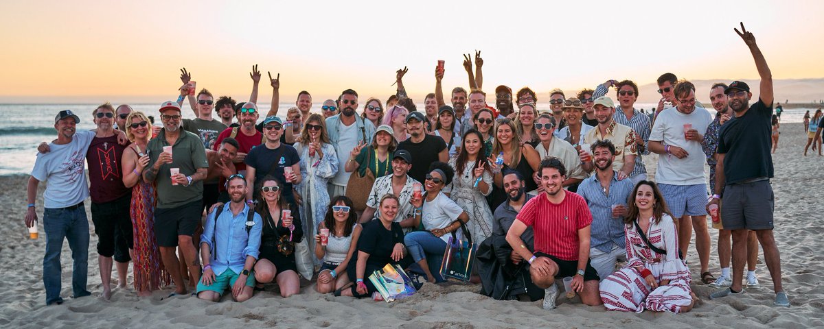 FamilyDogecoin's tweet photo. 22.22 GN #myscreen π
Great picture and article made by Luke. On #nftsummit beach party
great read π https://t.co/a83velXWQG