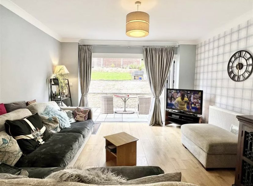 AndMwhite's tweet photo. Loved Working on this beautiful property in Halesowen the other week. The customers have put there house on the market. Couldn’t resist taking a look to see how the photos look from the estate agents. https://t.co/TGjLG5rxfK