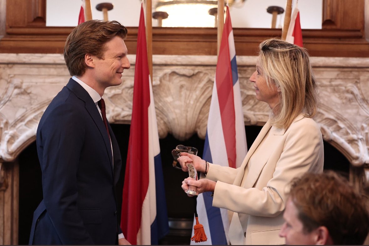 Wat een dag. Wat een eer. En wat een warme ontvangst bij <a href="/Defensie/">Ministerie van Defensie</a>!

Het schip is van wal. Nu met veel energie aan het werk voor onze veiligheid!