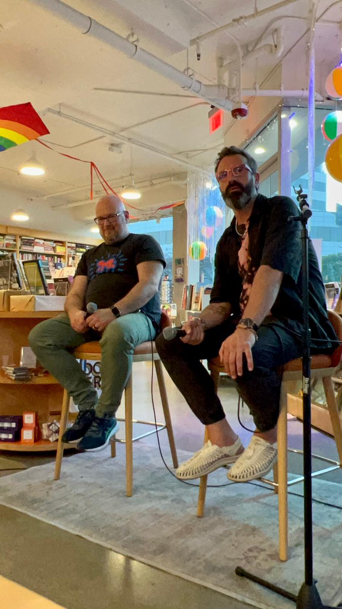 CoriolisCo's tweet photo. Finally, have time to post some of the photos from @karldun's book reading and conversation at @villagewellcc with @gzicherm. What an incredible crowd of attendees! Lots of supporters of Karl and great energy… 🙌🏼
#KarlDunn #HowToBurnARainbow #ClientEvents #CoriolisClient https://t.co/XDUwH0FVAs
