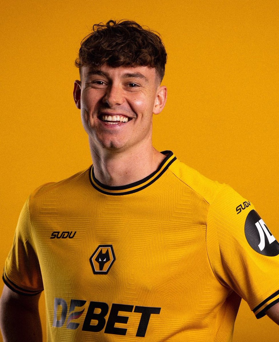 Signeringene av Jørgen Strand Larsen og Pedro Lima ble i dag offentliggjort sammen med lansering av ny hjemmedrakt! For en Wolves-dag! 🐺🧡