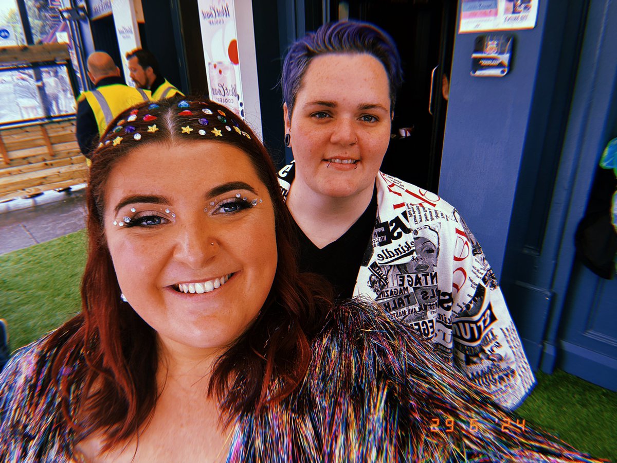 SofinussH's tweet photo. Also shoutout to my wife for keeping me and our baby safe the entire show and reminding me to breathe and to keep my feet on the ground while we were so close to the barrier🥹 she really is the very best💗 https://t.co/O2XpoKKwzB