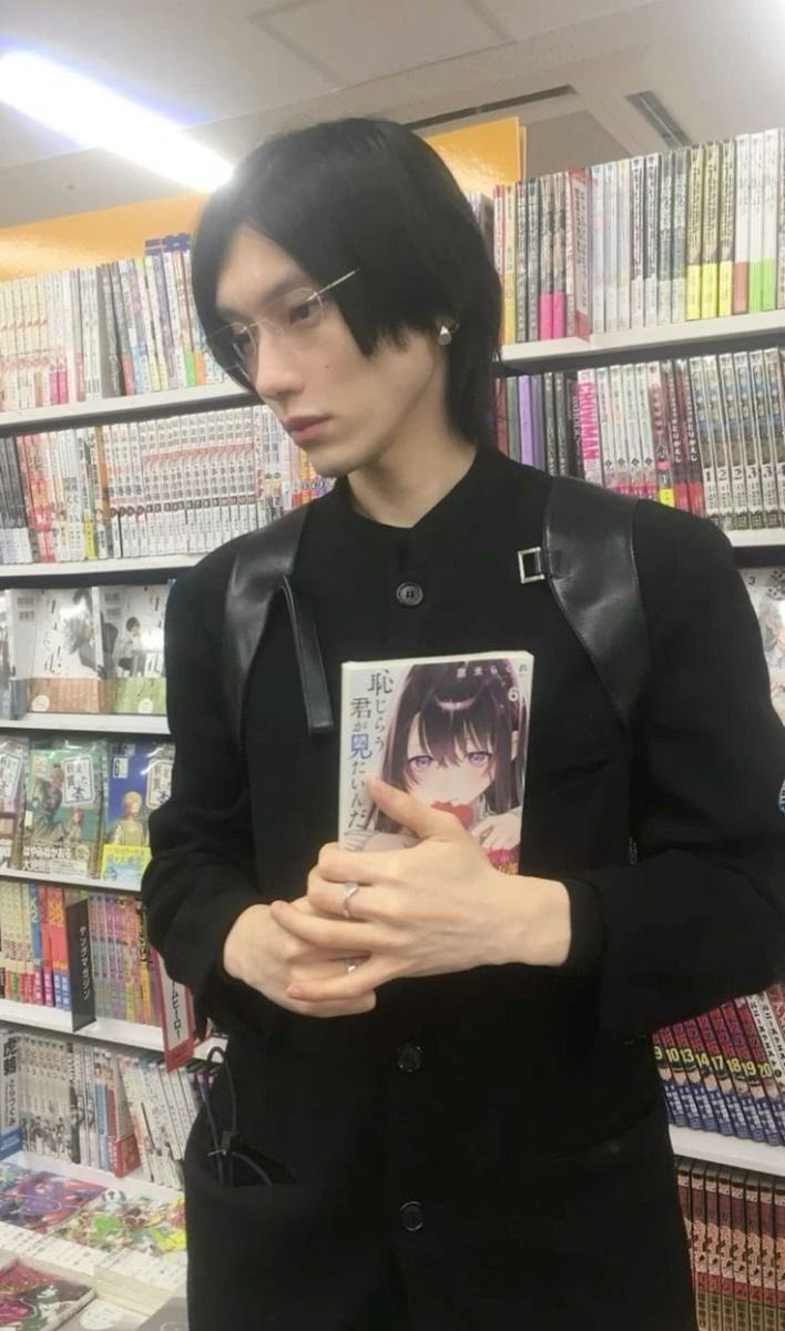 moth grinder (@senpakueyes) on Twitter photo 