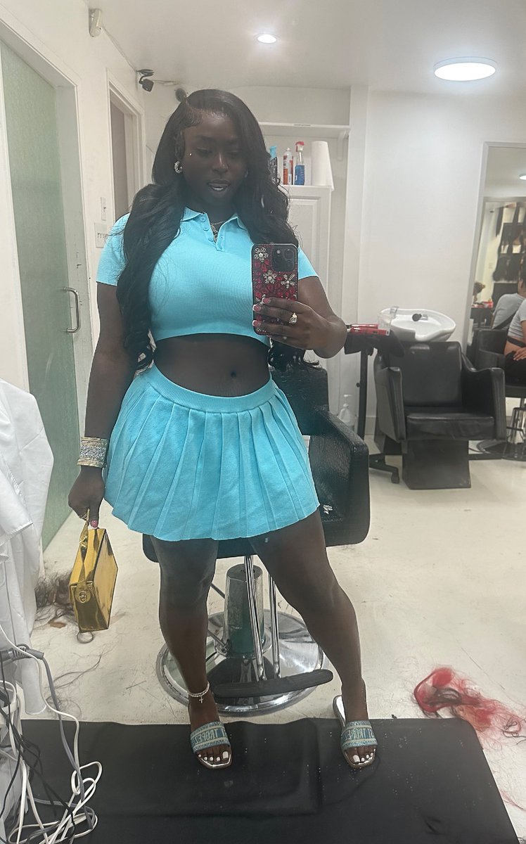 funnyassjenise's tweet photo. Summertime complexion setting in nicely https://t.co/ECiRP7q6Cb