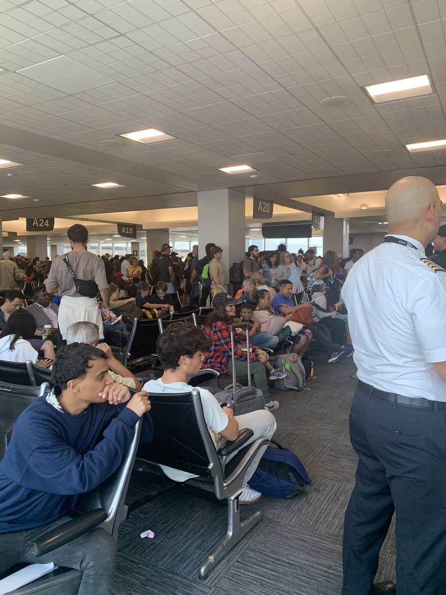 Steph_Gibbons1's tweet photo. @spiritairlines what is this? So many gate changes and 2 hours late? https://t.co/kD58o7QP4v