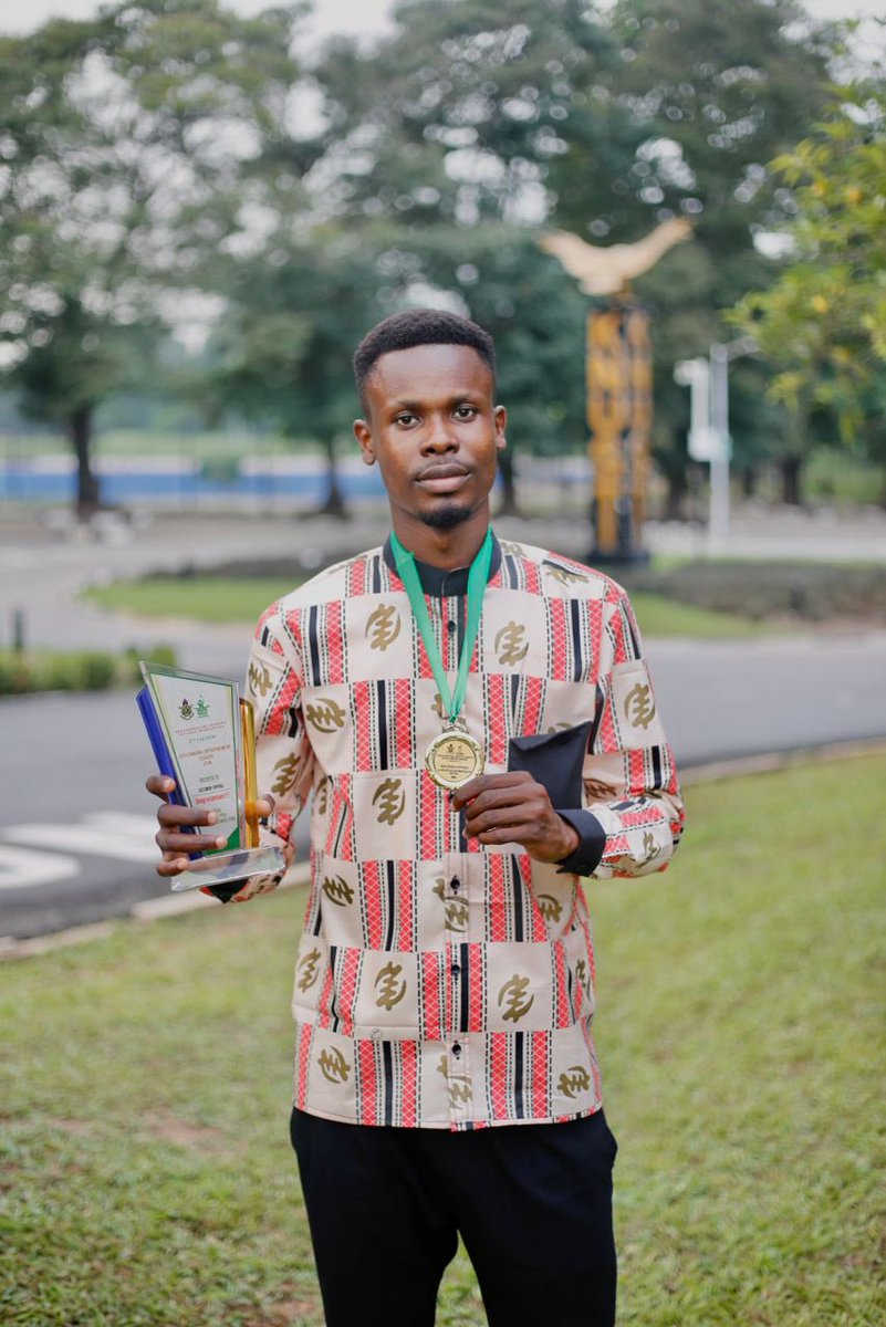 watsuptek's tweet photo. Solomon Appiah, the founder and CEO of Branding Media Knot (BMK) , which has employed over 20 students who receive salaries was awarded as the Entrepreneur of the year(Silver category) at the 2024 Vice Chancellor’s Awards.

#WatsuptekReport https://t.co/eZXFqXc8hM