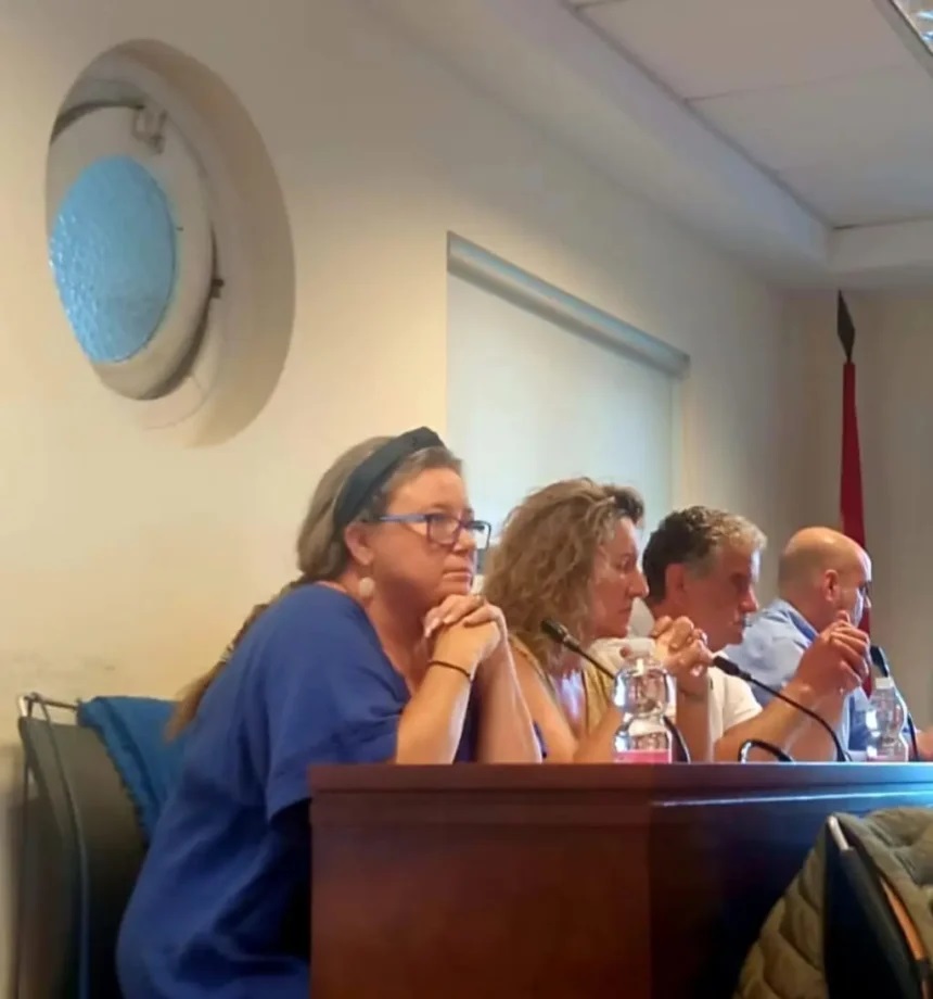 ppsada's tweet photo. El Partido Popular de Sada critica el “ Gobierno de los imprevistos “ del señor Portela.

Solicitarán un pleno extraordinario sobre el estado de las contrataciones municipales, iniciativa a la que se han sumado UPSA y PSdeG-PSOE.

https://t.co/On8eOsVDRm https://t.co/ir9MBXqSQ4