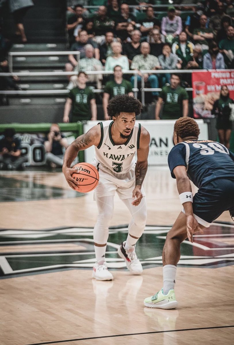 kadenhouse10's tweet photo. Blessed to receive an offer from The University Of Hawaii🙏🏾 https://t.co/hhLM3HYqtf