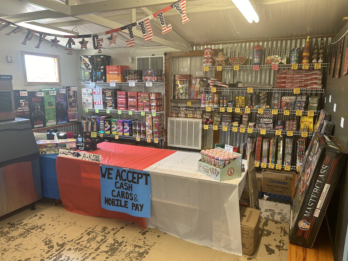 BrandonJacks73's tweet photo. It's almost America's birthday again... that means @AsaCale_8 and Kendall have their fireworks selection available to purchase.  Get on out to Robertson's Country Store just east of @Madill_Wildcats town. Maybe you can even get an autograph! https://t.co/1kvumjRurM
