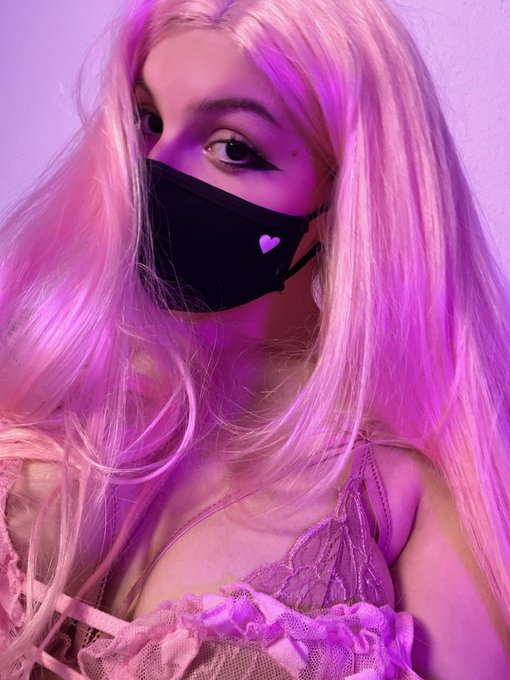 say hi &amp; check ur dms 🌸🩷 https://t.co/hs1Chceypo