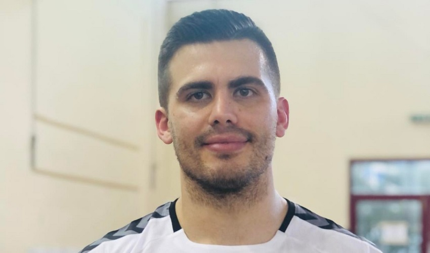 DIJO "VOLVERE"...

¡Y PARECE QUE VUELVE!

¿TERMINATOR VUELVE A BALLE?

Julian Souto Cueto podrìa volver a su casa 
Mamita, se rompe el mercado...
Tambièn regresaria Pato Orlandi
Ojo con Balle en el Clausura