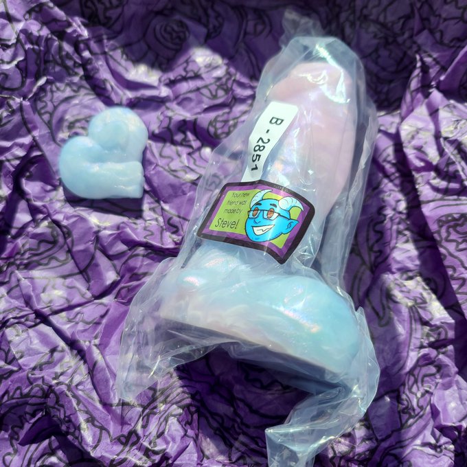 My new toy made by @strangebedfella 😍💙💖 https://t.co/pQ2PpOW6cT<a class="tags" href="/tag/strangebedfella">@strangebedfella</a>