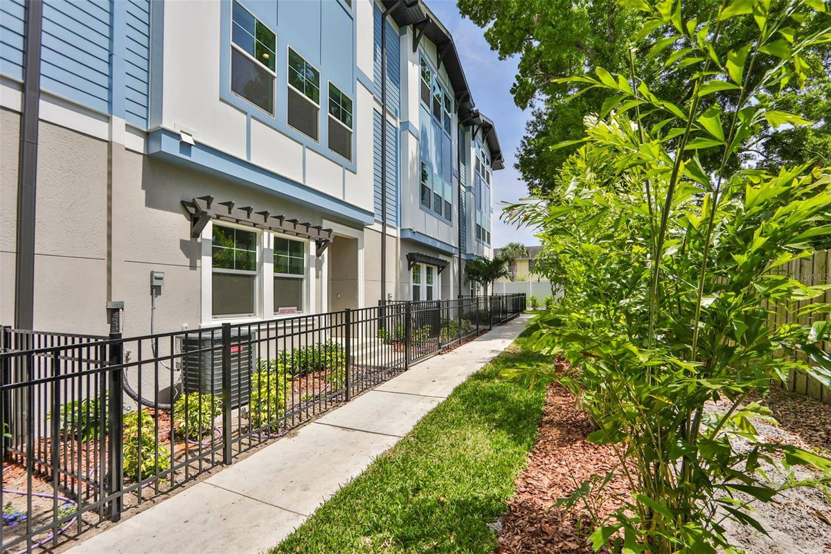 New Listing Price: $5,325
3120 W AZEELE ST #4, Tampa, FL 33609 propiedad 4 bedrooms and 4.0 bathrooms.
See more here: lpthomesearch.com/d8rahp7z