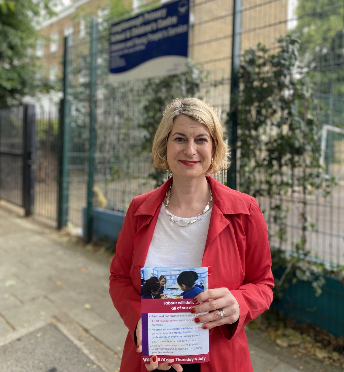 Speaking with parents &amp; carers at the school gate about how a Labour government will deliver for children:

🌹Free breakfast clubs
🌹New nurseries
🌹Mental health support
🌹More teachers
🌹Opportunities for young people
🌹A better curriculum
🌹Inclusive schools

 #VoteLabour 🌹