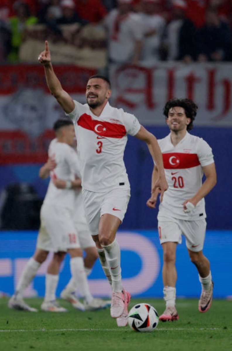 CricUniverse7's tweet photo. EURO 2024 Latest Update :-

#Turkiye Through to the Quarter final of #EURO2024 .

#Turkiye beat #Romania by 2 - 1 in the Pre-Quarterfinal.

Merih Demiral  1' 59'

#EURO2024 #ROMTUR https://t.co/HrEmr3ApnQ