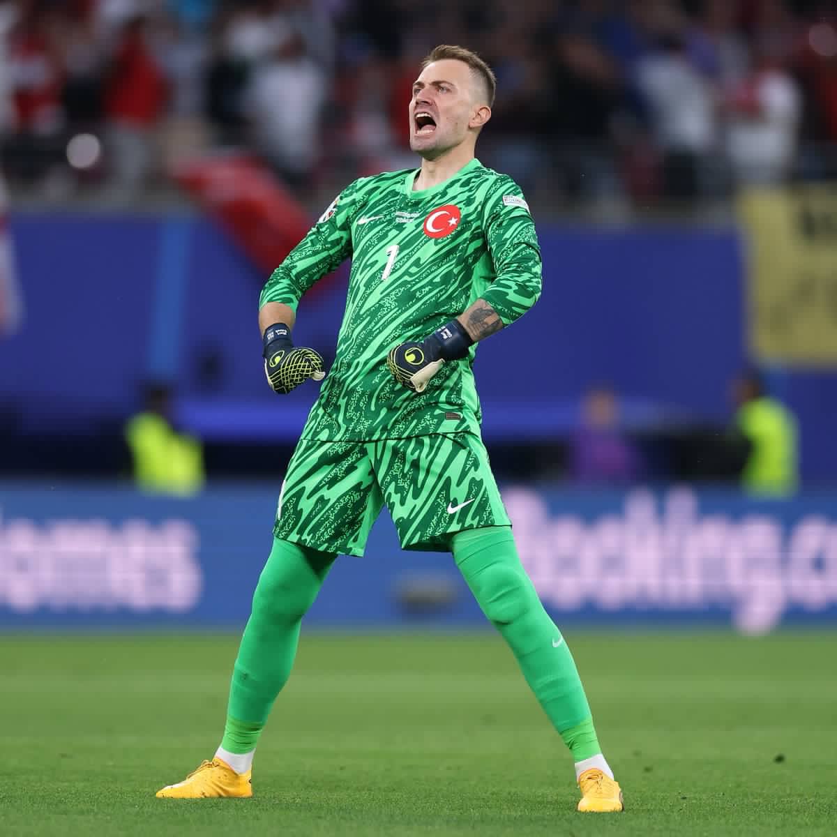 MERT GÜNOK SAYGI POSTU