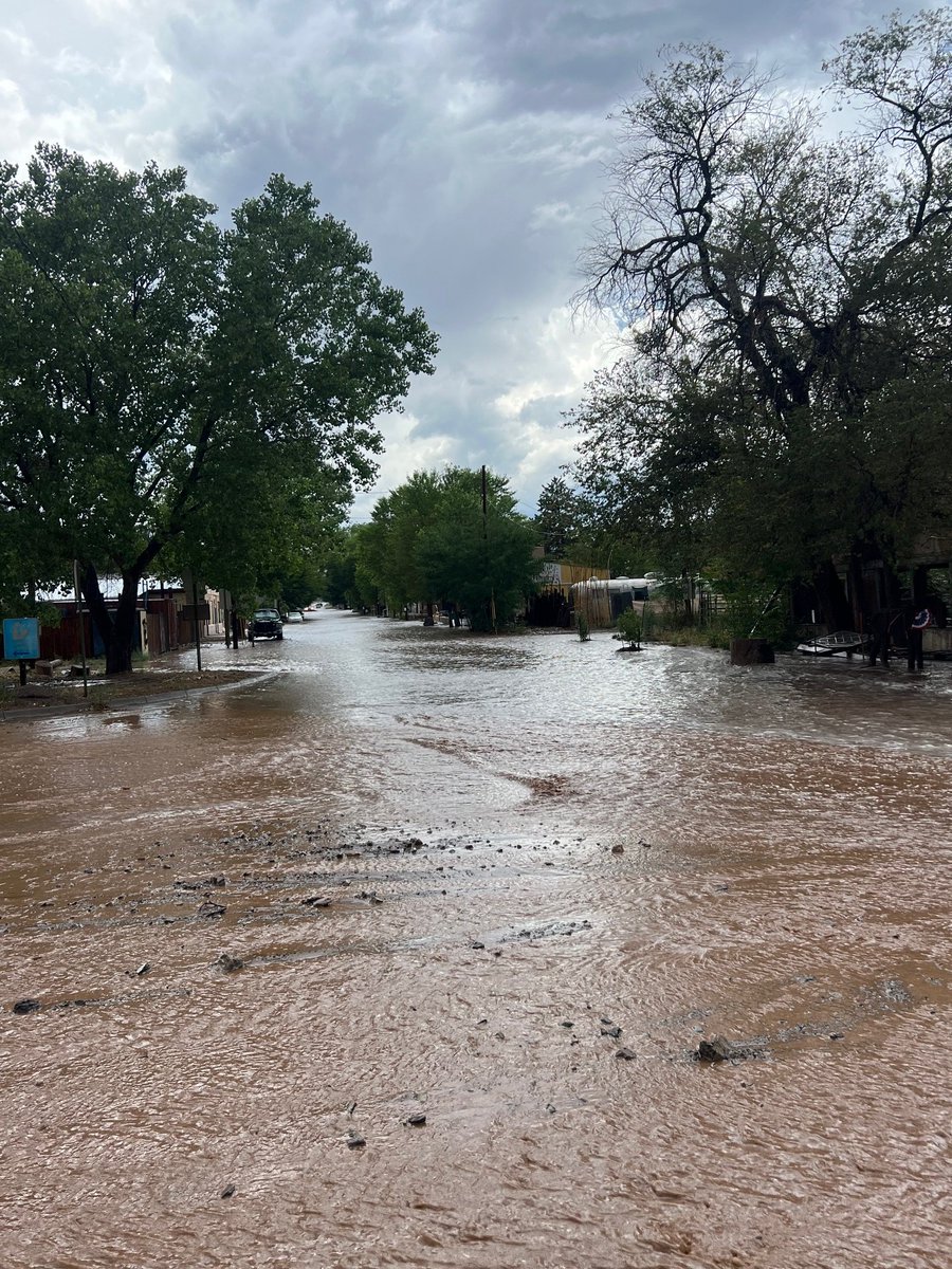 RussBowen1's tweet photo. Heavy thunderstorm 12:40-1:20pm Hillsboro, NM
Hail to 1/2 in. diameter. Official NWS gauge: 1.62 inches Main St. / Park downtown Photos courtesy Jason Wittman @NWSelpaso https://t.co/CJO6BMzW1H