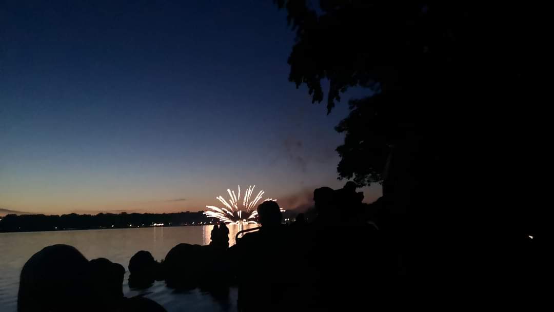 6SProductions's tweet photo. 🎇🎆🎇🎆🎇
#Fireworks #fireworks💥 #CanadaDay #Canada #MidlandOntario #LittleLakePark #SmithsCamp #SmithsCampground #705Events #SimcoeCounty #Photography #6SPhotography #6SProductions https://t.co/fb7QegxAQs