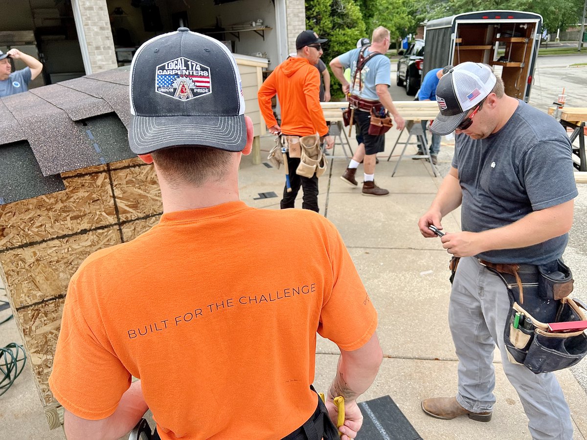 MidAmCarpenters's tweet image. Members of Carpenters #Local174 combined with the Mid America Carpenters Regional Council and the MACRC Apprenticeship Program teamed up and produced big for the communities they live and work in. The carpenters donated their time and expertise to build 6 micro pantries that will