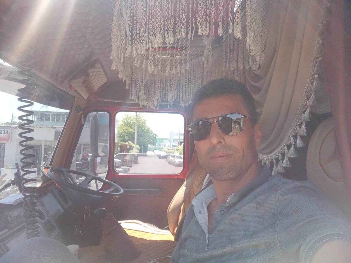 Yoruldum be hayat gelme artık üstüme her kesi  mutlu etmekten kendimi unuttum 😔