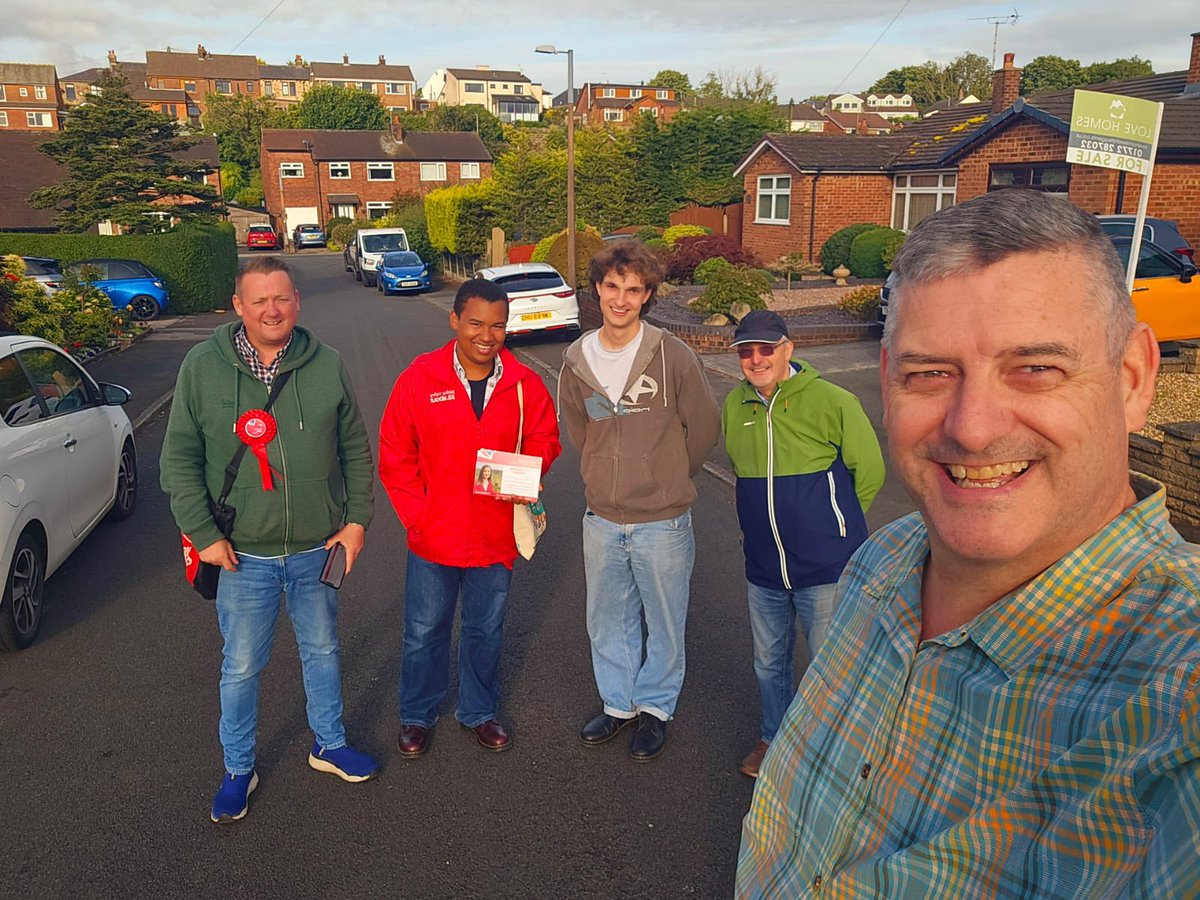 RVLabour's tweet image. Another great session in Longridge. This is far from over we need every vote. Thanks to everybody who has helped out over the last 5 weeks. ❤️🌹
