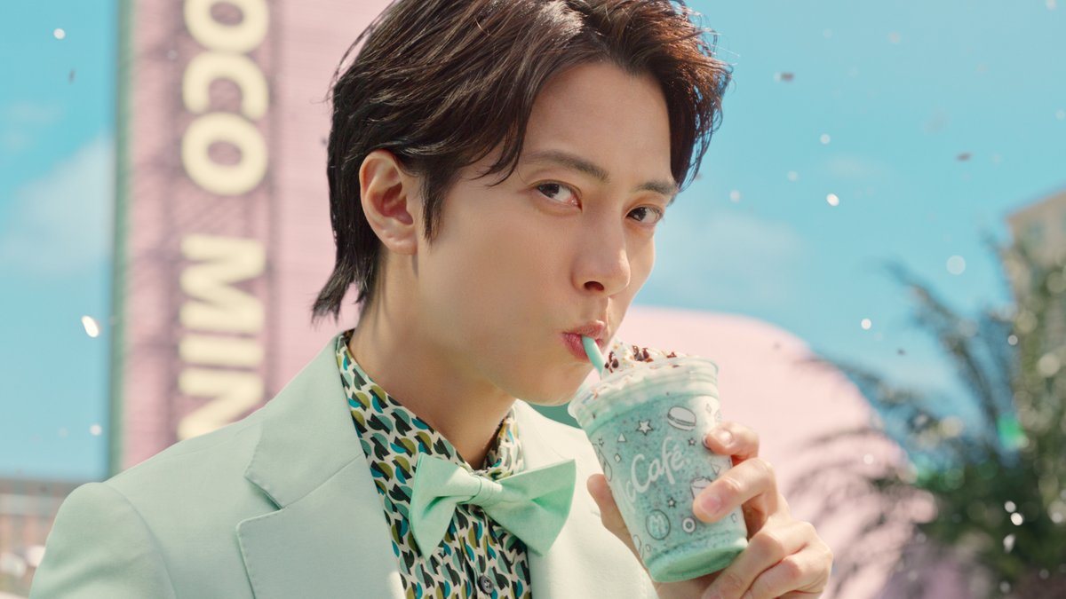 modelpress's tweet photo. /／
きょう7/3より新商品が期間限定販売
オレオクッキーチョコミントフラッペ🥤
\＼

広瀬すず＆山下智久、マック新CM再登場
チョコミントの魅力を全力アピール🍫🌱

🎥新CM・インタビューはこちら
https://t.co/LMfESQj2br

#広瀬すず #山下智久 #チョコミン党 #マクドナルド @Suzu_Mg @Tomohisanine https://t.co/4j0iwtiQfU