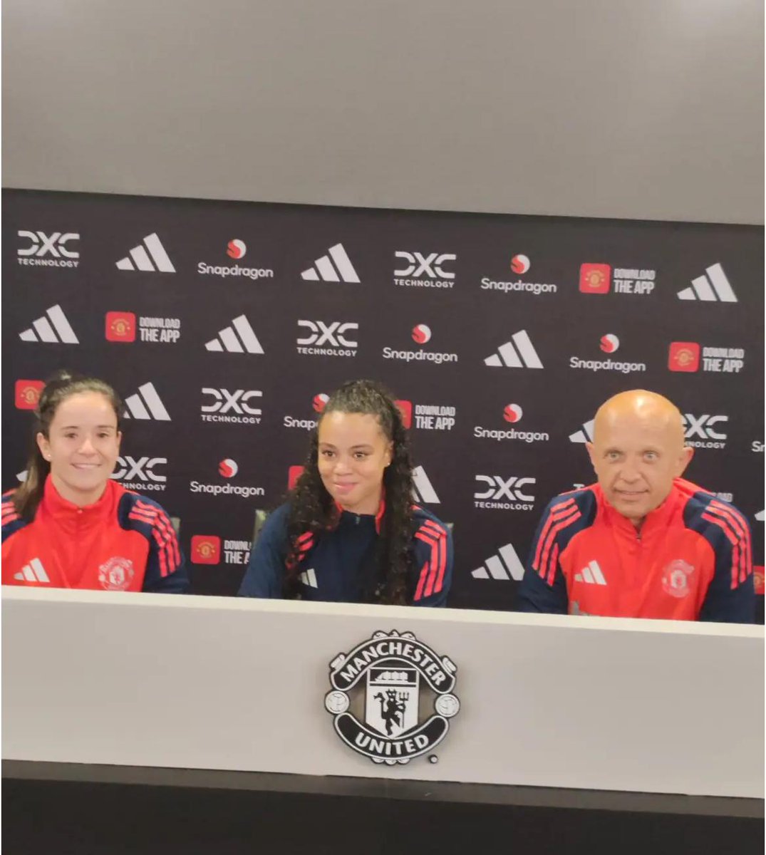 It's always to great to hear how our past pupils are doing. Congratulations to Alannah on signing for Manchester United 👏⚽️ <a href="/ManUtd/">Manchester United</a> <a href="/ManUtdWomen/">Manchester United Women</a>