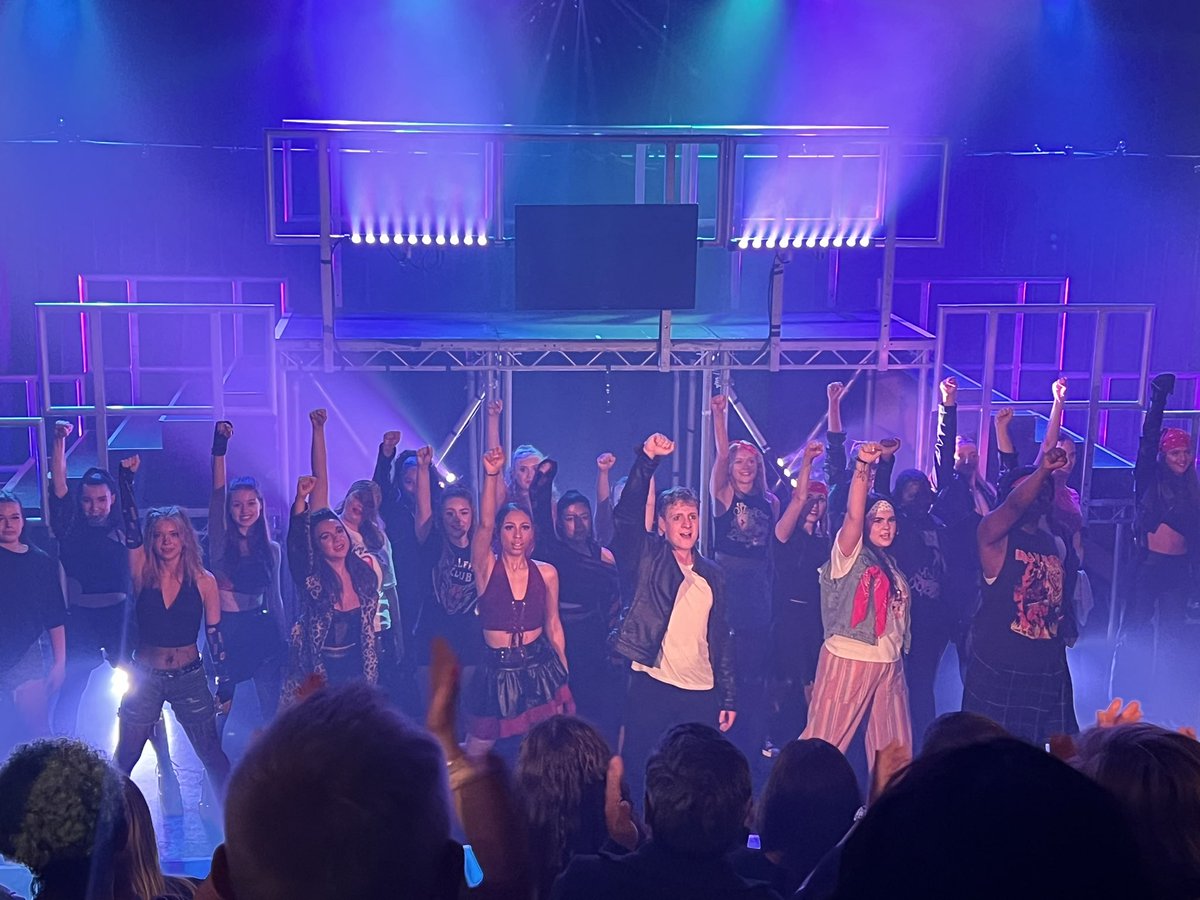 NeilCoates4's tweet image. So #honoured this evening watching @LSEColleges learners from @londoncollegePA perform their end of year show #WeWillRockYou it was out of this world, they could all walk into the #WestEnd now. The #LCPA team are outstanding and it shows in their outcomes for learners #proud
