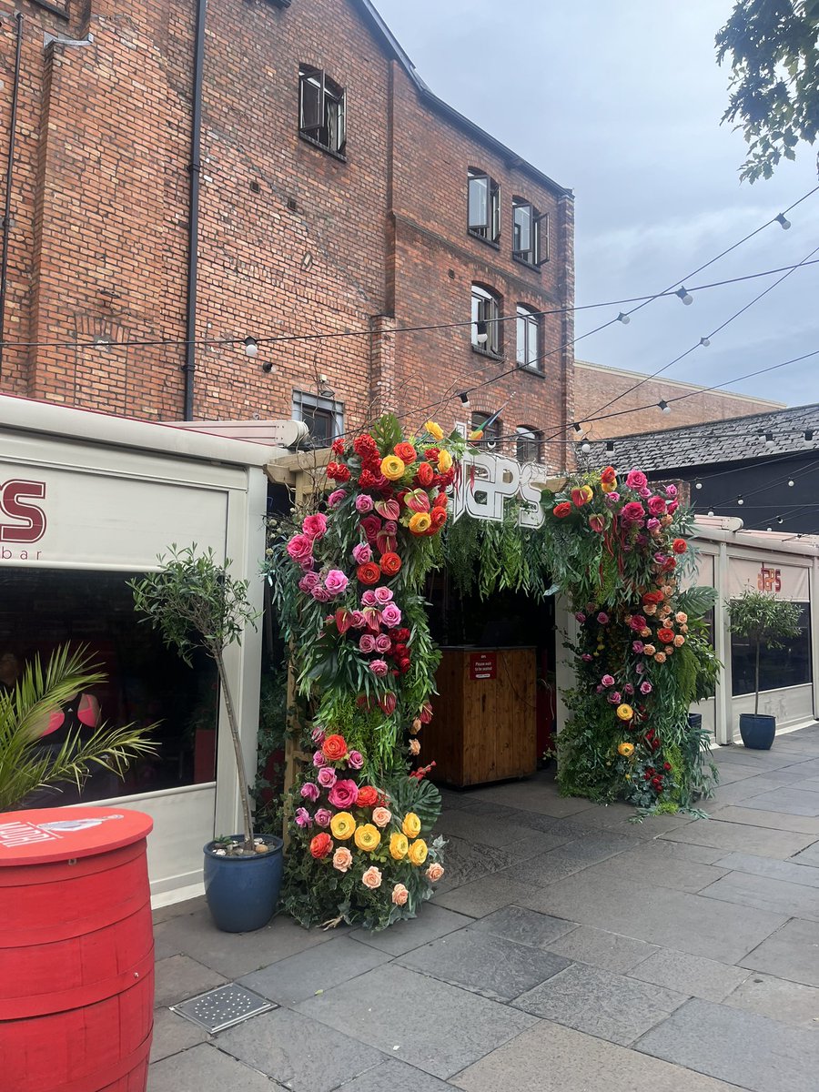 Lilymaescloset's tweet photo. For the night that’s in it!!! Putting the worlds to rights with my oldest friend ❤️🍷 #Tapas #2Taps #Belfast https://t.co/NLtq7KkpLV