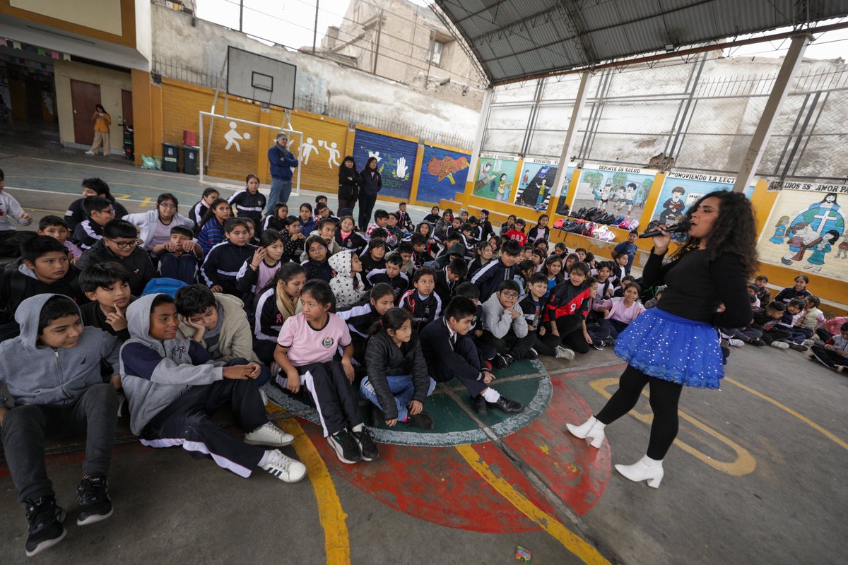 MuniLima's tweet photo. #LimaLee | ¡Impulsando una comunidad lectora! 📚
Los alumnos de la I. E. 3021 San Juan Masías del Rímac, participaron de la Caravana de la lectura donde pudieron desarrollar diversas actividades literarias. Además se brindó el servicio de descarte de la visión y oídos. https://t.co/x6dZw4303f