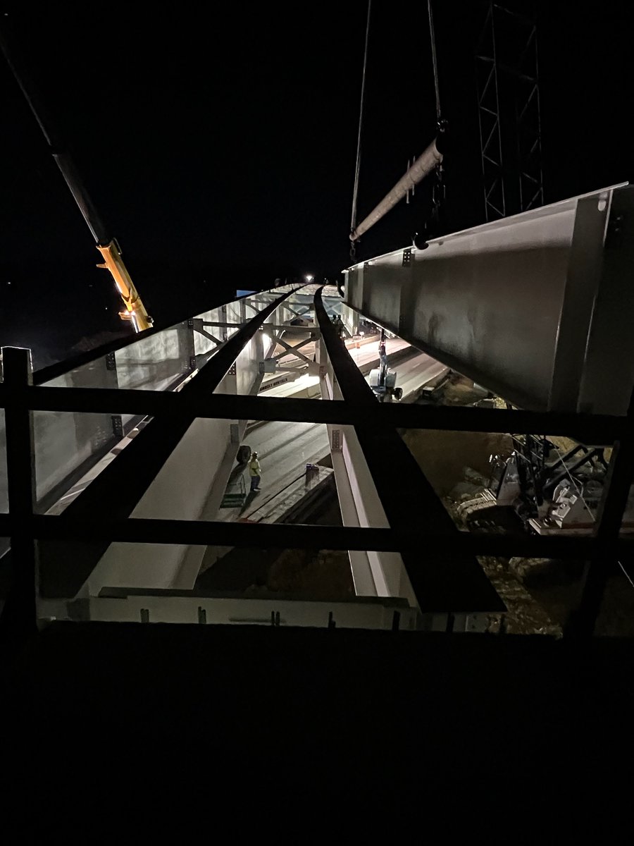 IDOTDistrict2's tweet photo. After a busy June, installation of the steel for the new SB I-39 bridge over U.S. 20 in Rockford is complete. Work on the deck is underway. It should be open to traffic later this summer & the entire interchange will be completed by the end of the year. #ILTraffic #RebuildI39 https://t.co/UHS8WMBAJi
