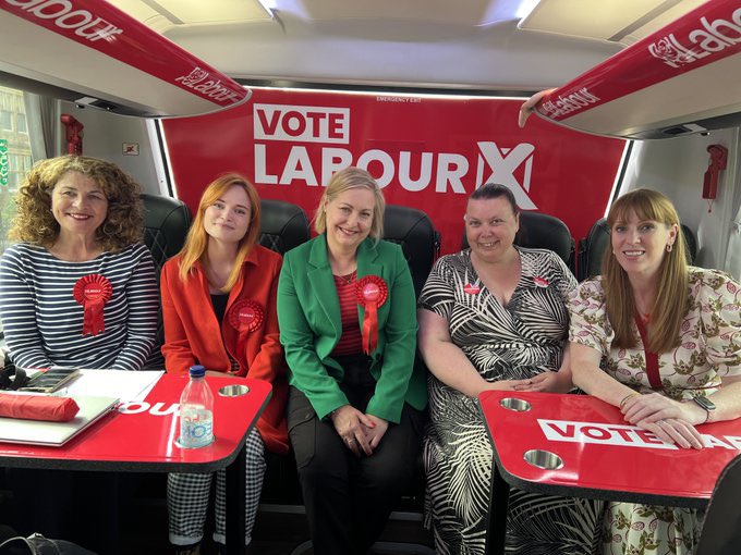 LabourWomensNet's tweet photo. Love this picture. Not 1 but 5 LWN graduates! #LWNtrainingworks ๐น https://t.co/m7NmwG6gzR