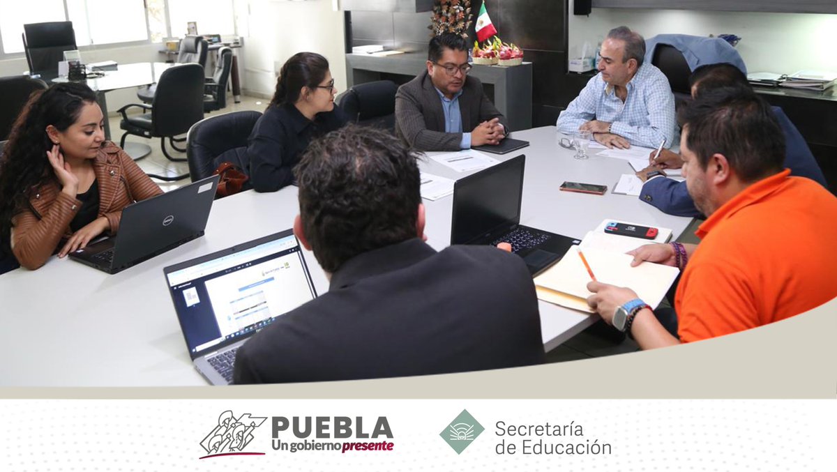 SEPGobPue's tweet photo. El secretario de Educación, @EstefanChidiac se reunió con el director General de @AguadePuebla, @hodurand,  con la finalidad de revisar la renovación del convenio para garantizar el servicio de agua potable en 837 escuelas públicas de la capital y con ello garantizar el abasto. https://t.co/Din8v5EHIh