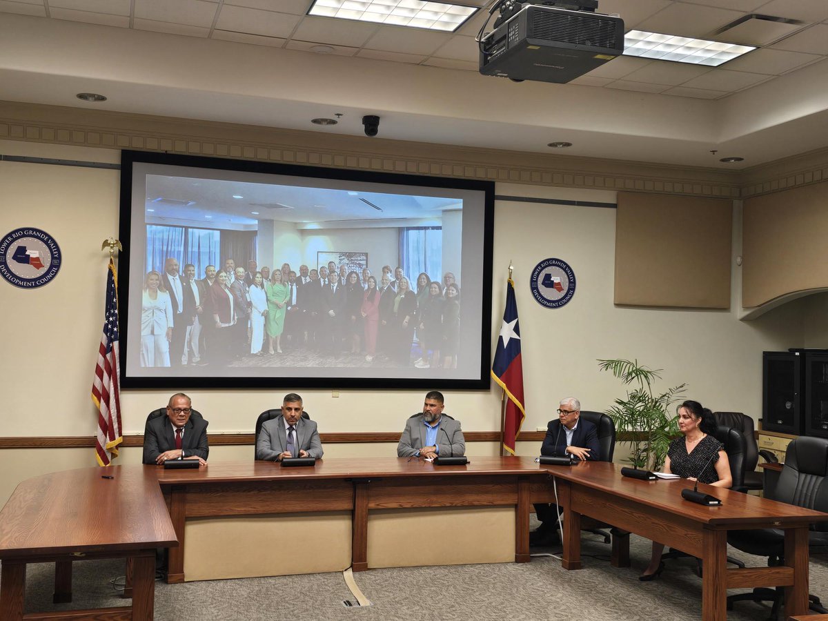 📸 Press Conference Today: 🤝 RGV Partnership unites regional leaders for 'One Region, One Voice' campaign, promoting Rio Grande Valley interests at 🏛️ RGV2DC advocacy trip and 🏙️ ICSC Las Vegas retail conference.  #oneregiononevoice #rgv956