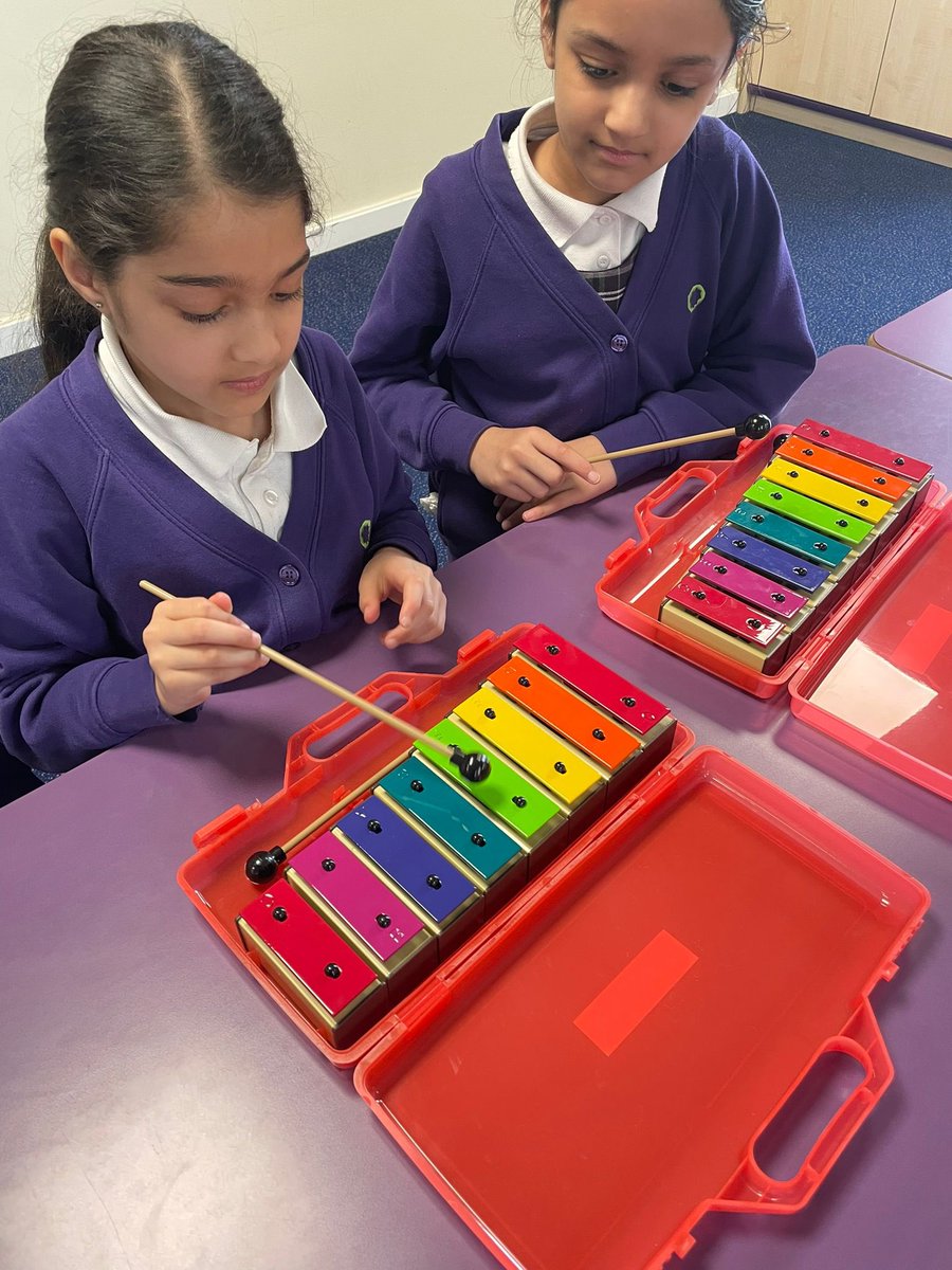 olive_bolton's tweet photo. Exploring xylophones as part of our #WeeklyWellbeing session #WeAreStar #Ambition #Wellbeing #Relax #Instruments #Creativity #Composition #Patterns #Sounds #Year3 #PupilChoices https://t.co/dWu5NS1byz