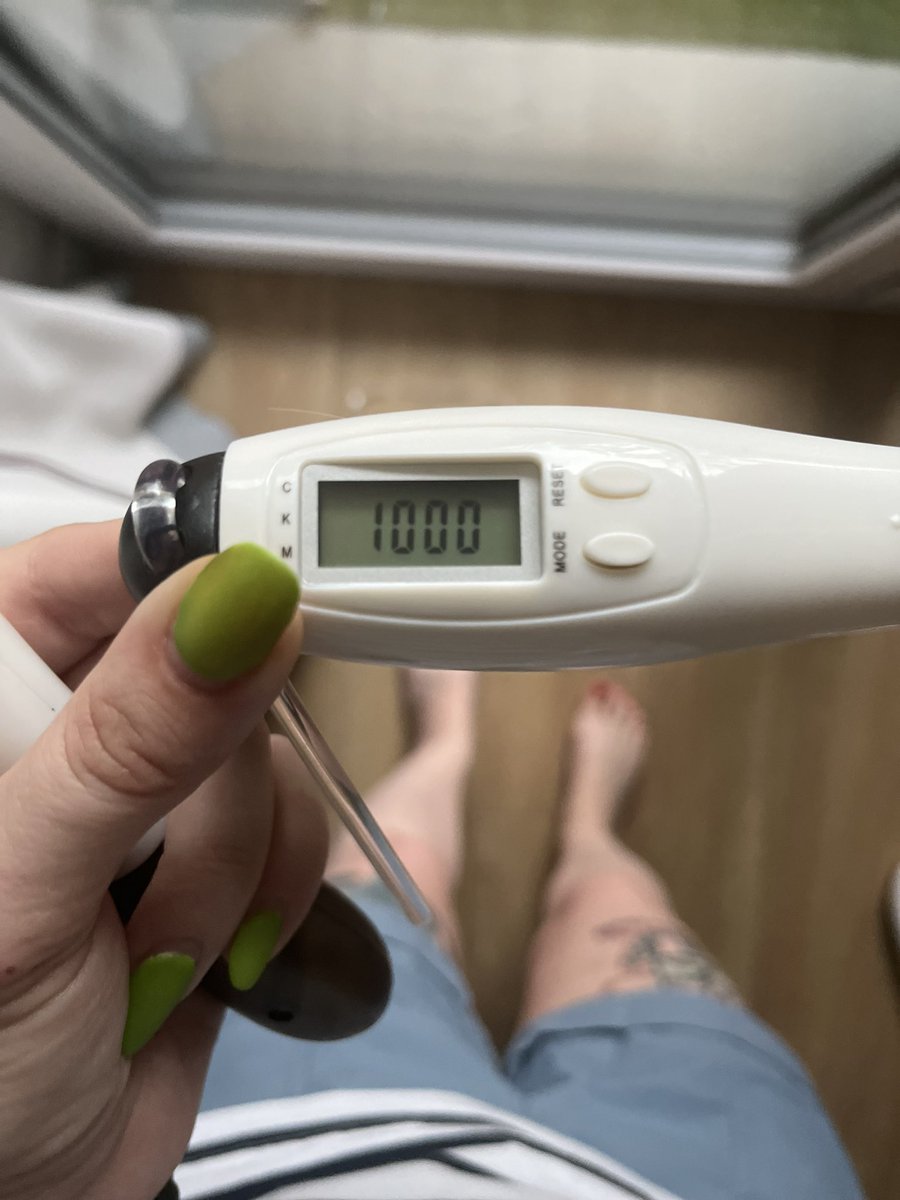 А еще я начиталась новостей и решила тоже себе кинуть вызов, каждый день в течении месяца прыгать на скакалке 1000 раз 
Сегодня второй день и я молодец. Скакалка со счетчиком)