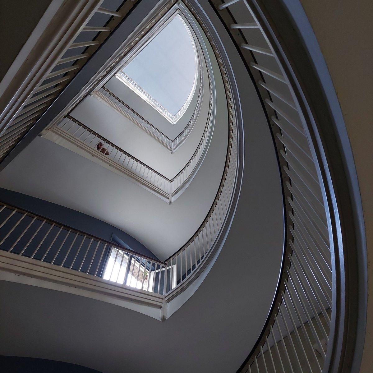 Segon dia de formació "Com avaluar per ensenyar i aprendre". M'enduc interessant vivència del #debatsocràtic i idees com ara "El feedback entre iguals ha de ser amable❤️, concret🧠 i útil🔛". Demà més! 
 #escoladestiu <a href="/RosaSensat/">Associació de Mestres Rosa Sensat</a> <a href="/RosaSensatAxA/">AvaluarPerAprendre</a>