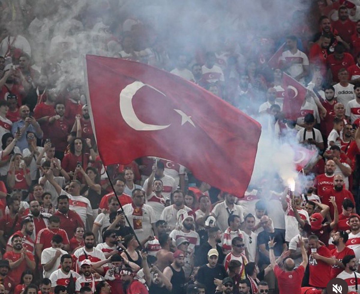 Şu bayrağın asaleti bambaşka be 🇹🇷