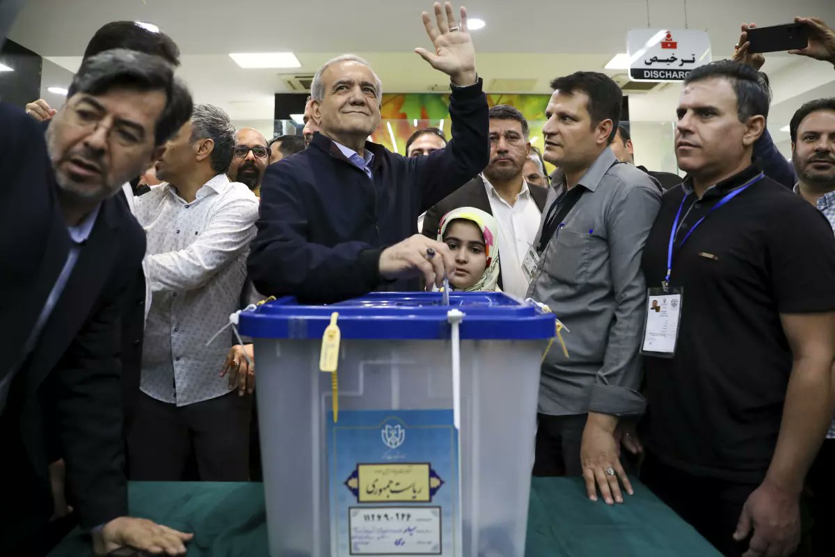 Professor Sanam Vakil was cited in an article for the Los Angeles Times analyzing the candidates in the Iranian election for president and their likelihood of success come July 5th.

Find the full article here: bipr.jhu.edu/newsandviews.c…
